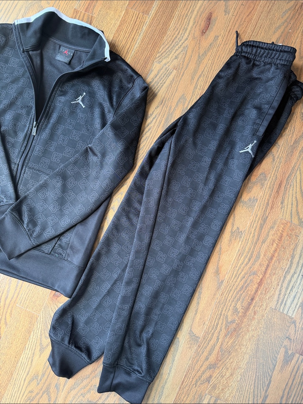 Nike Jordan Older Kids' Monogram Tracksuit Jacket - Polyester
Medium 8/10 - Picture 5 of 7